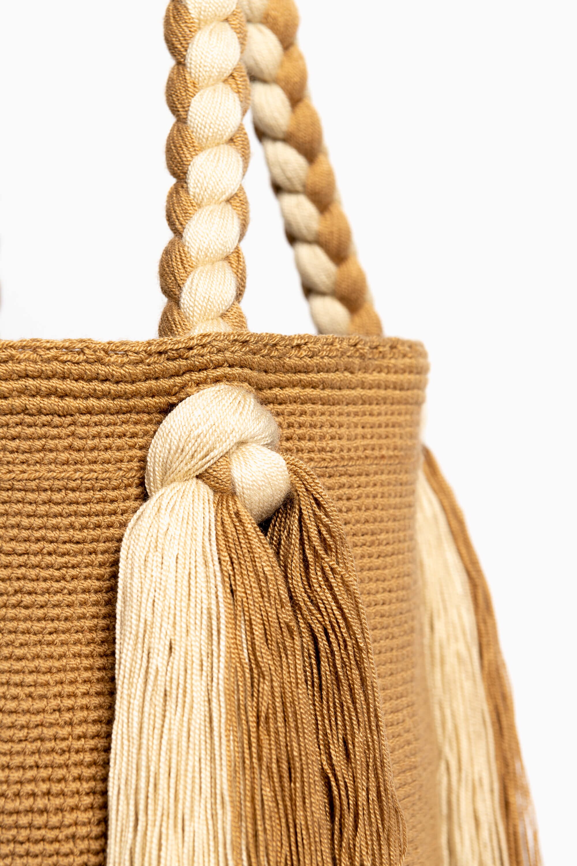 Bolso de hombro con flecos largos