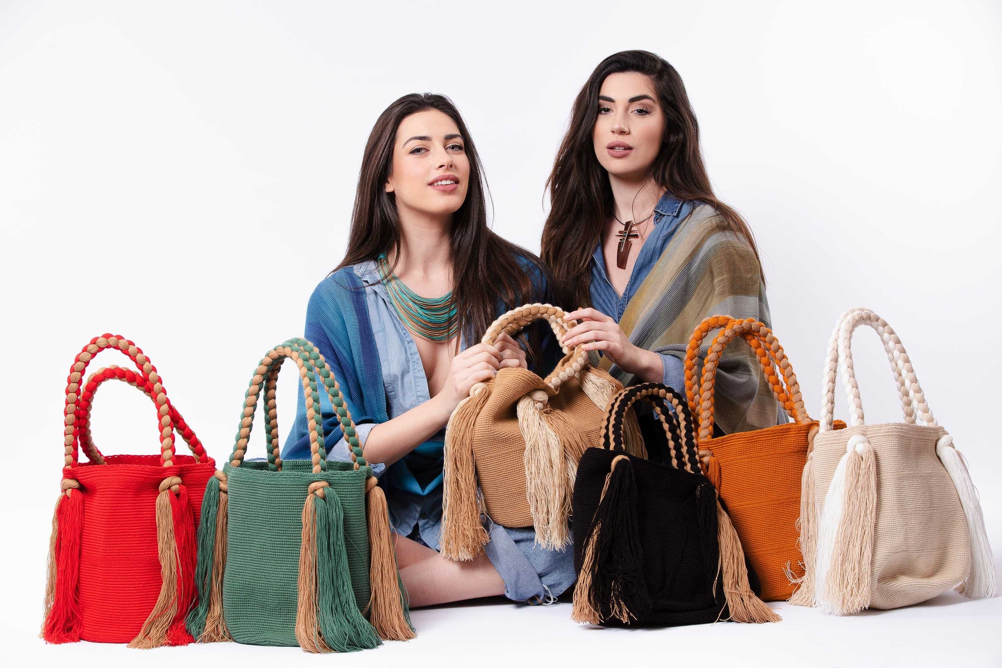 Bolso de hombro con flecos largos