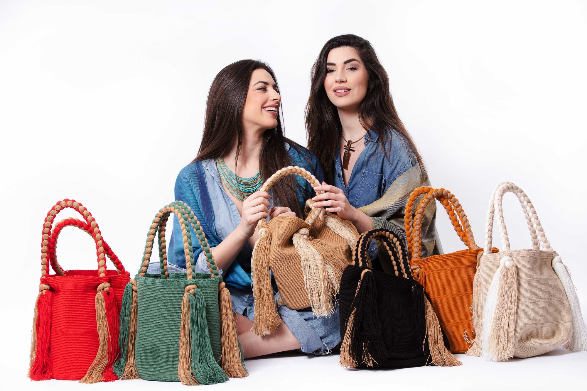 Bolso de hombro con flecos largos