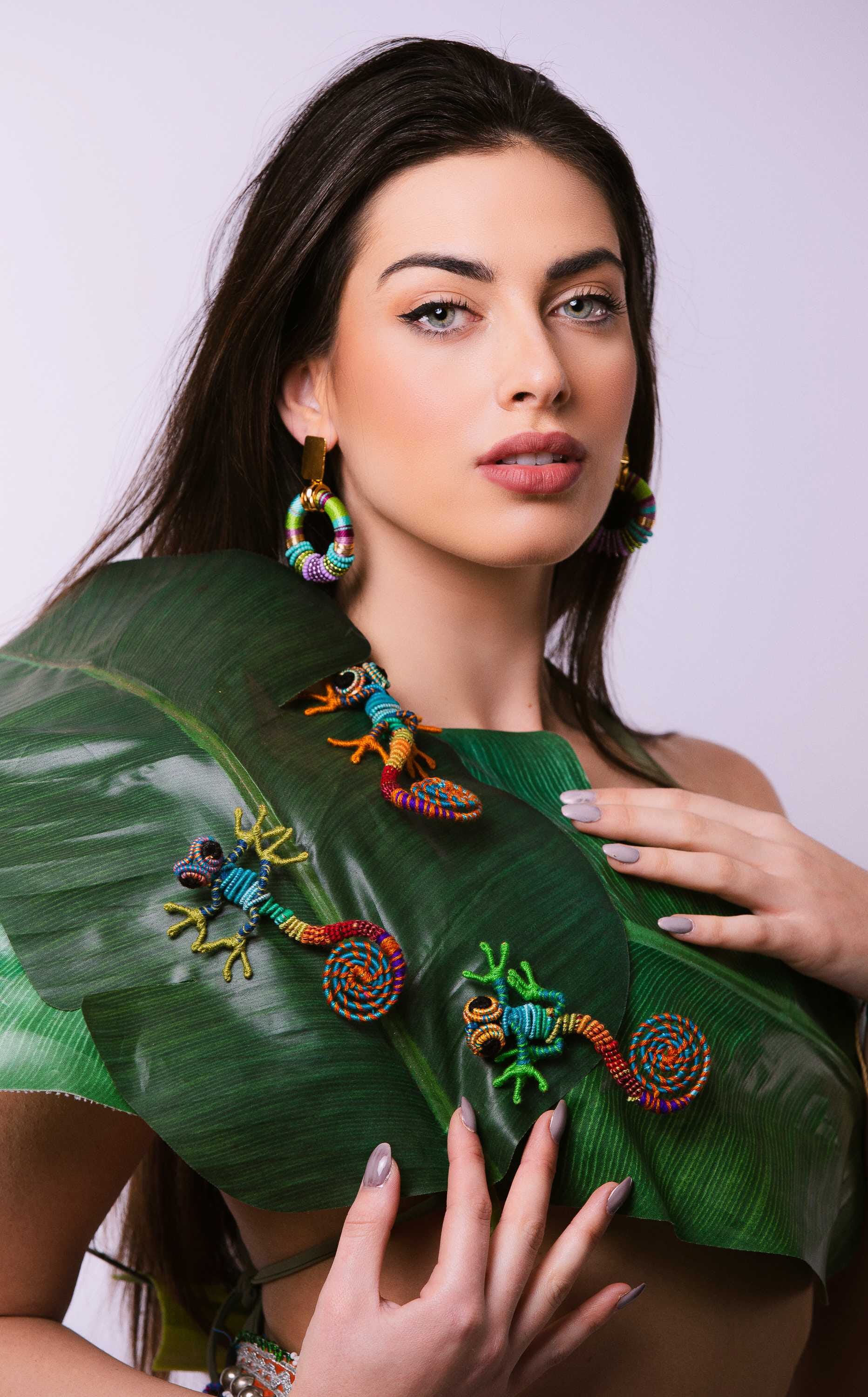 Broche en escultura textil