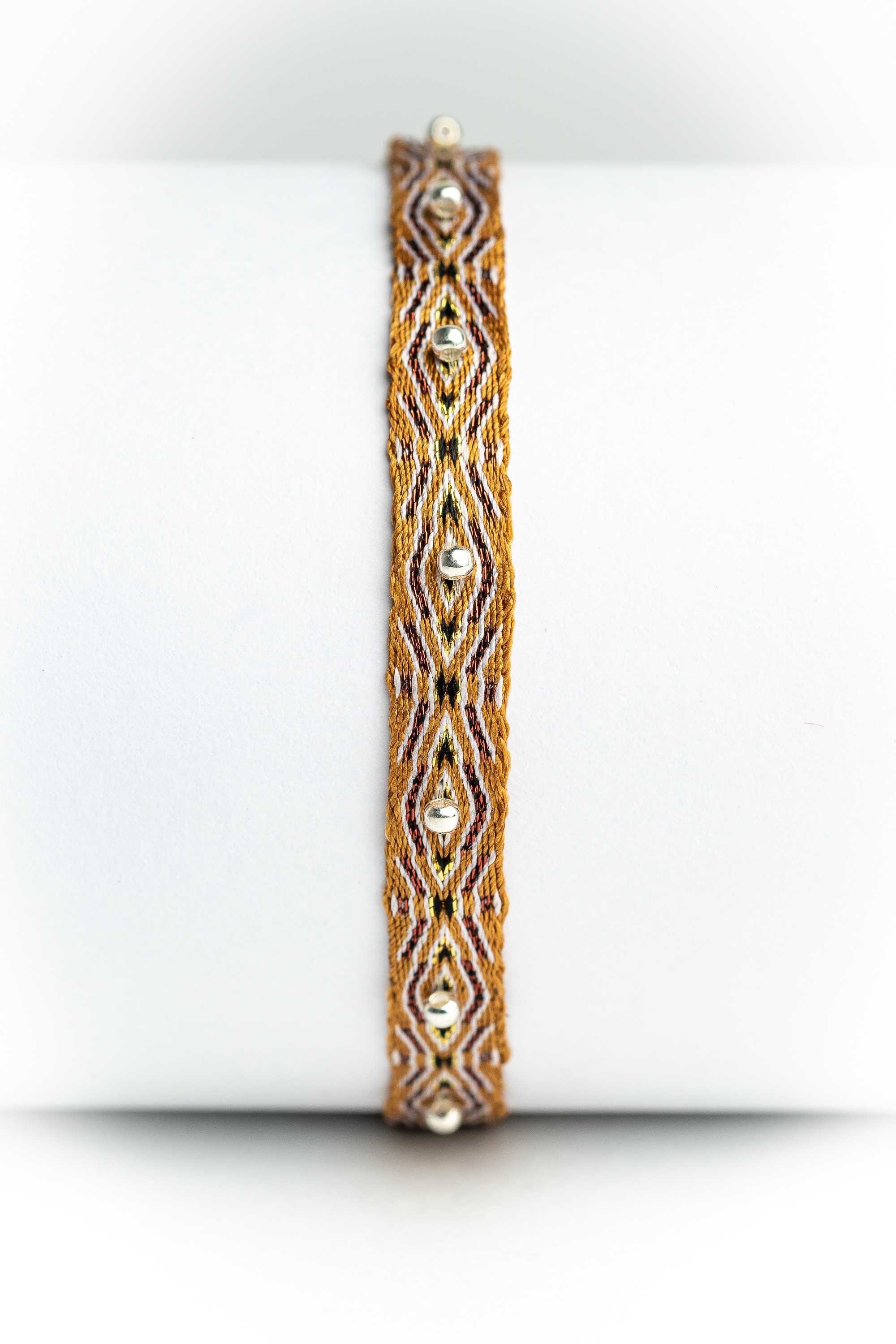 Pulsera hilos con bolitas plata
