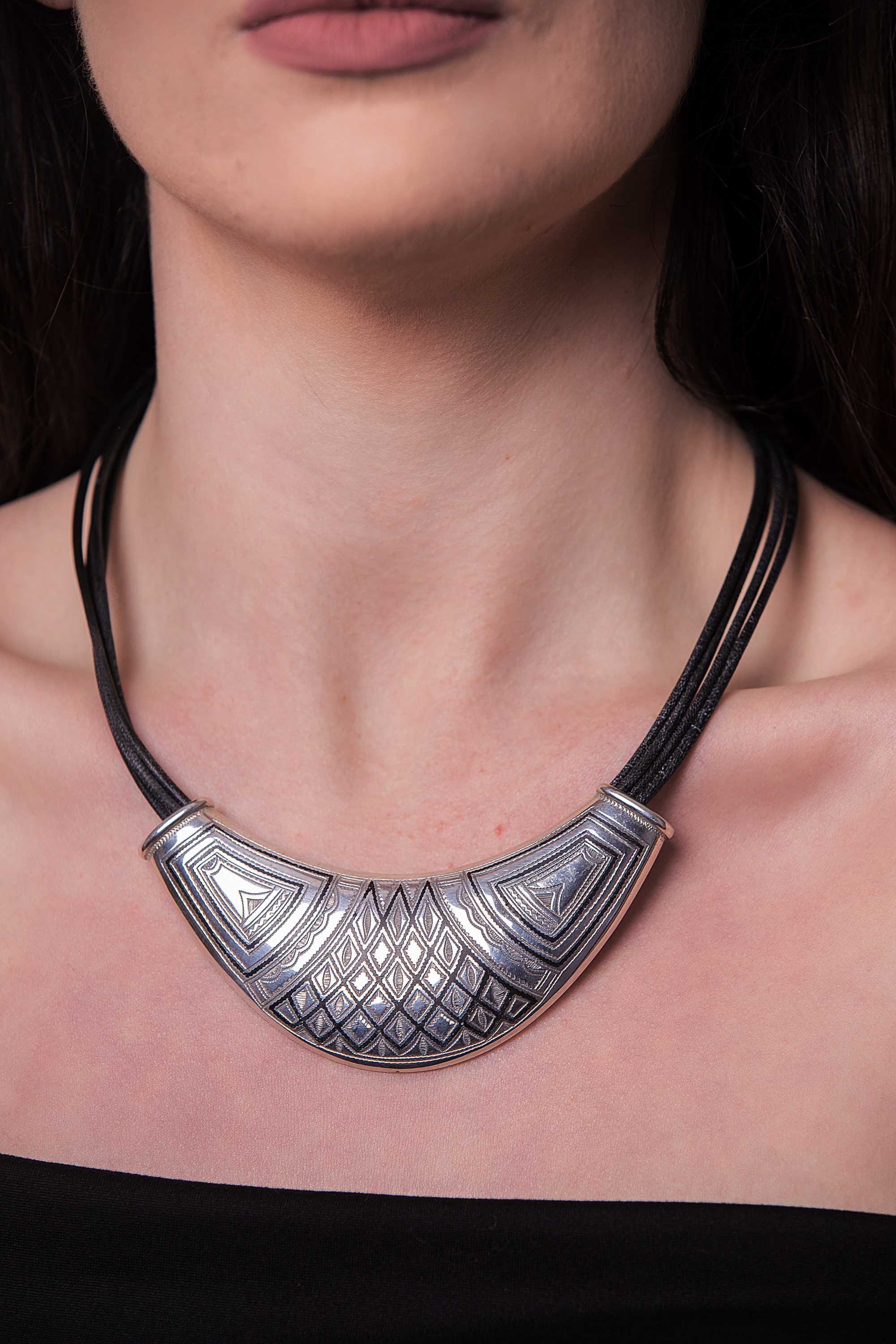 Collar Tuareg de plata de ley 925 y cuero