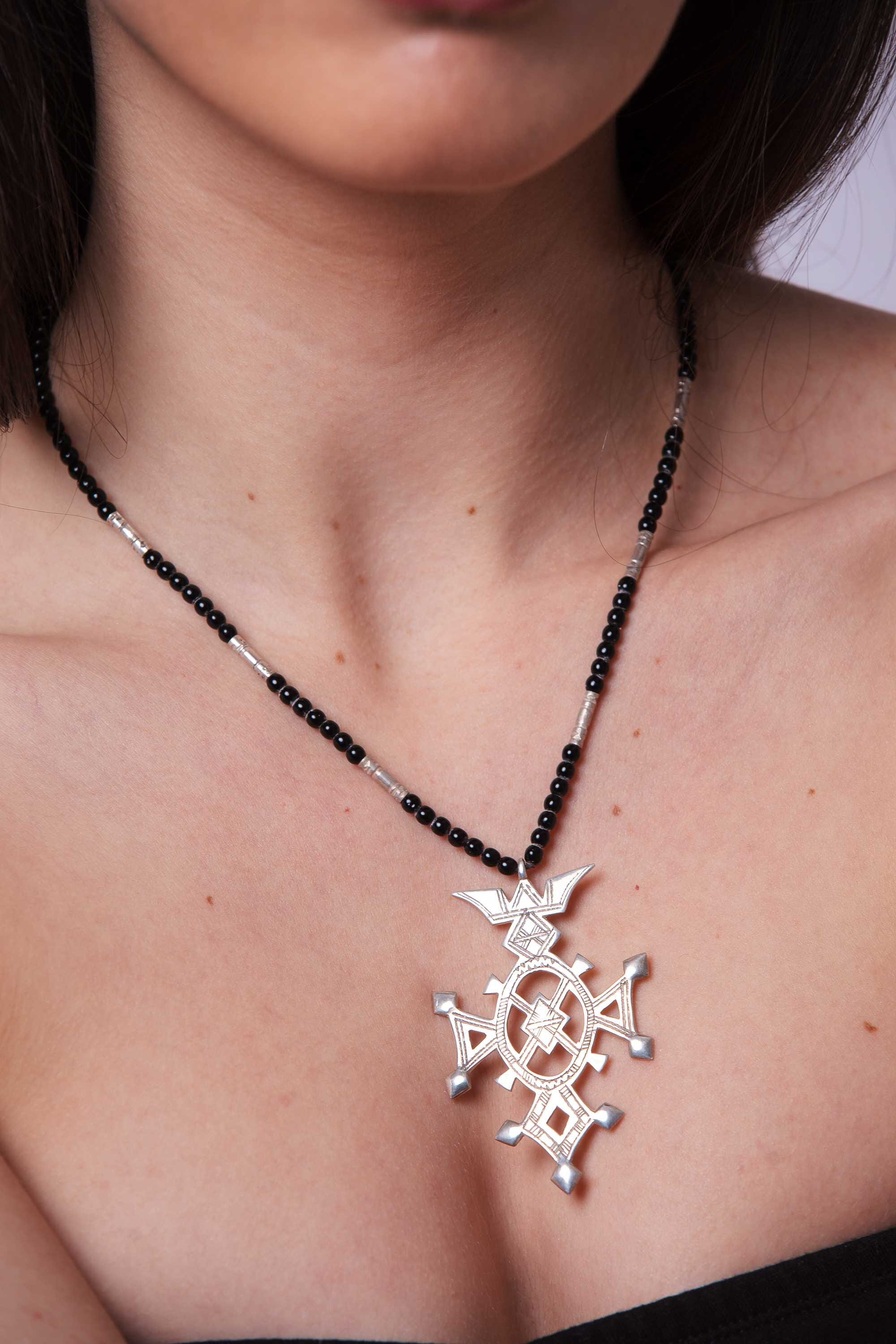 Collar Tuareg de plata de ley 925 y ónix 