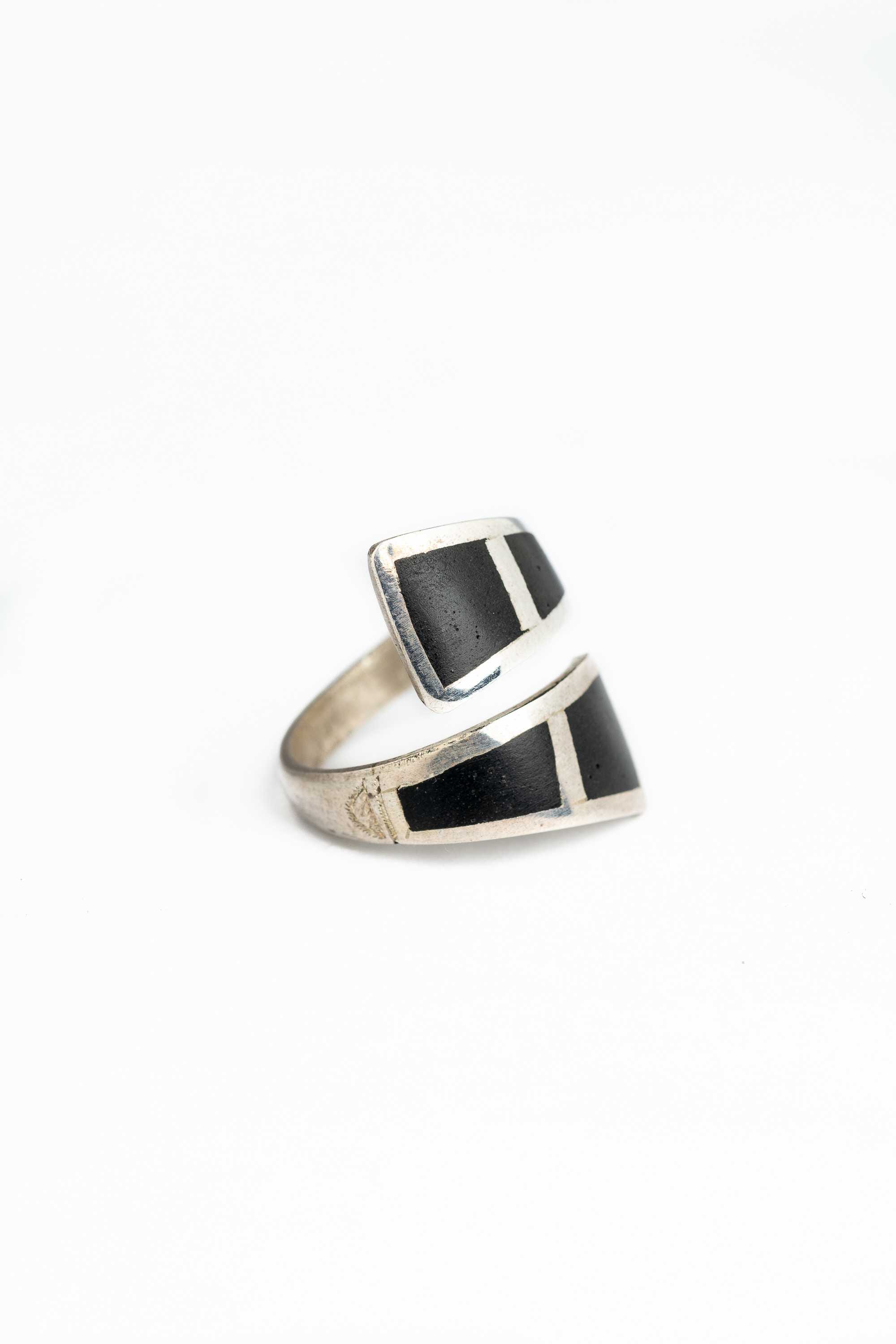 Anillo ajustable Tuareg en plata y ébano 