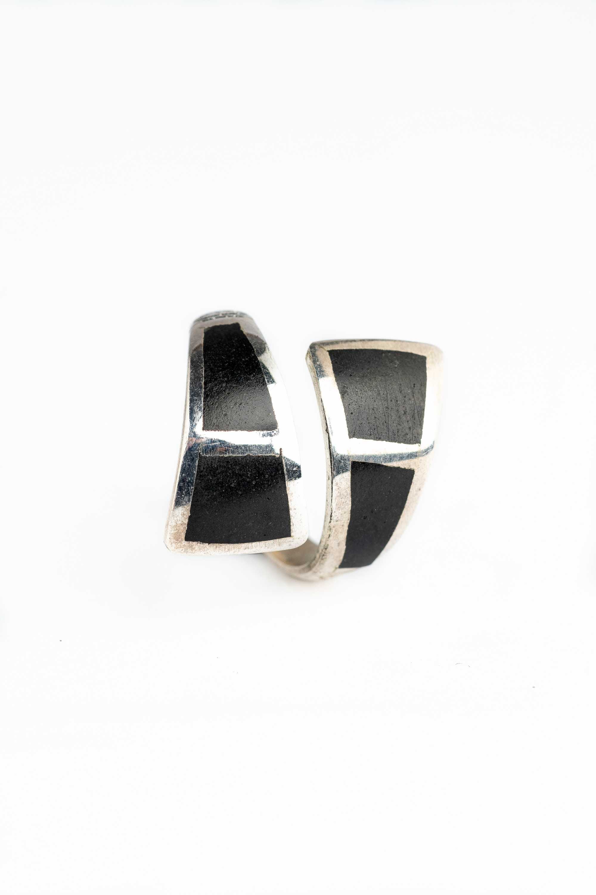 Anillo ajustable Tuareg en plata y ébano 