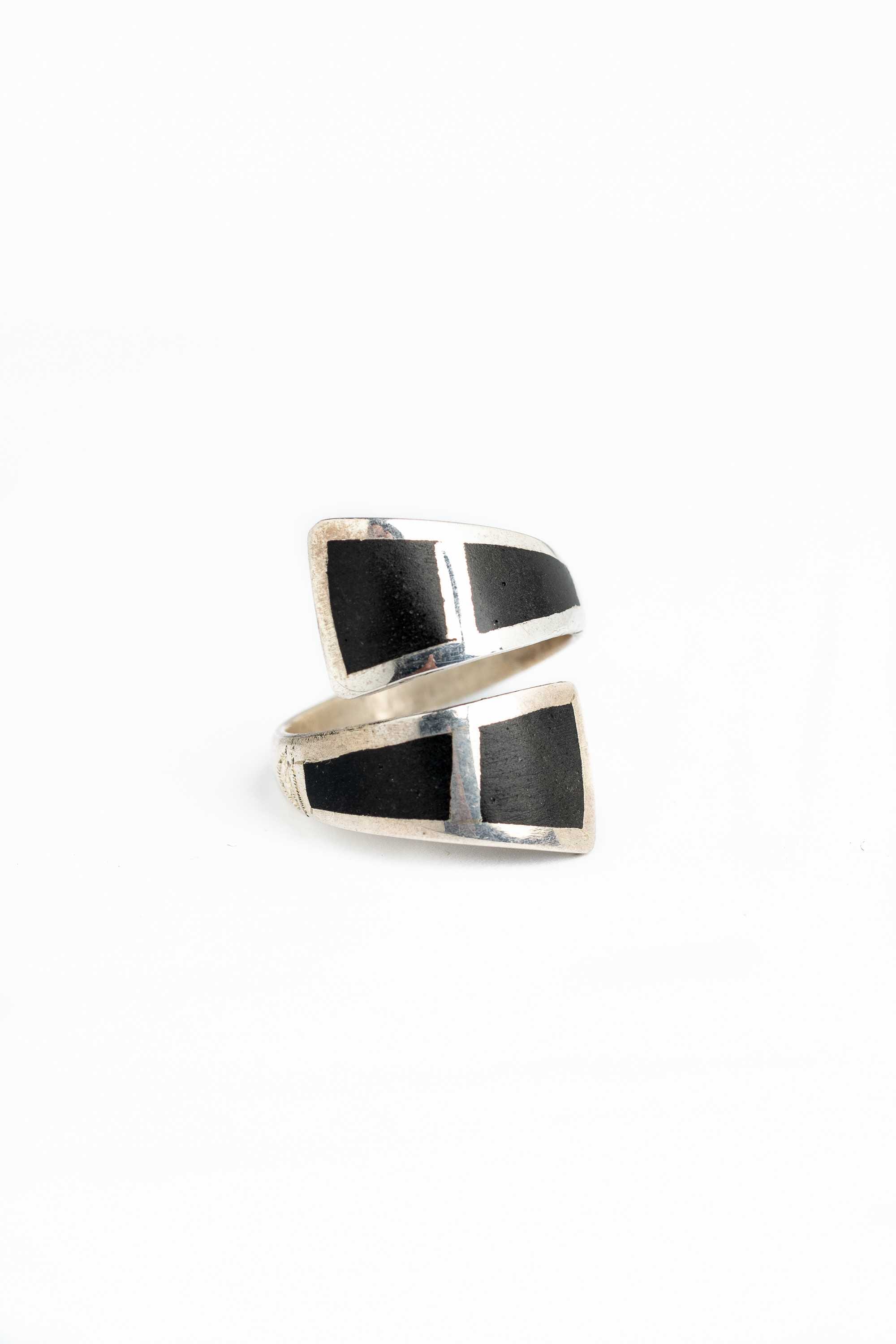 Anillo ajustable Tuareg en plata y ébano 