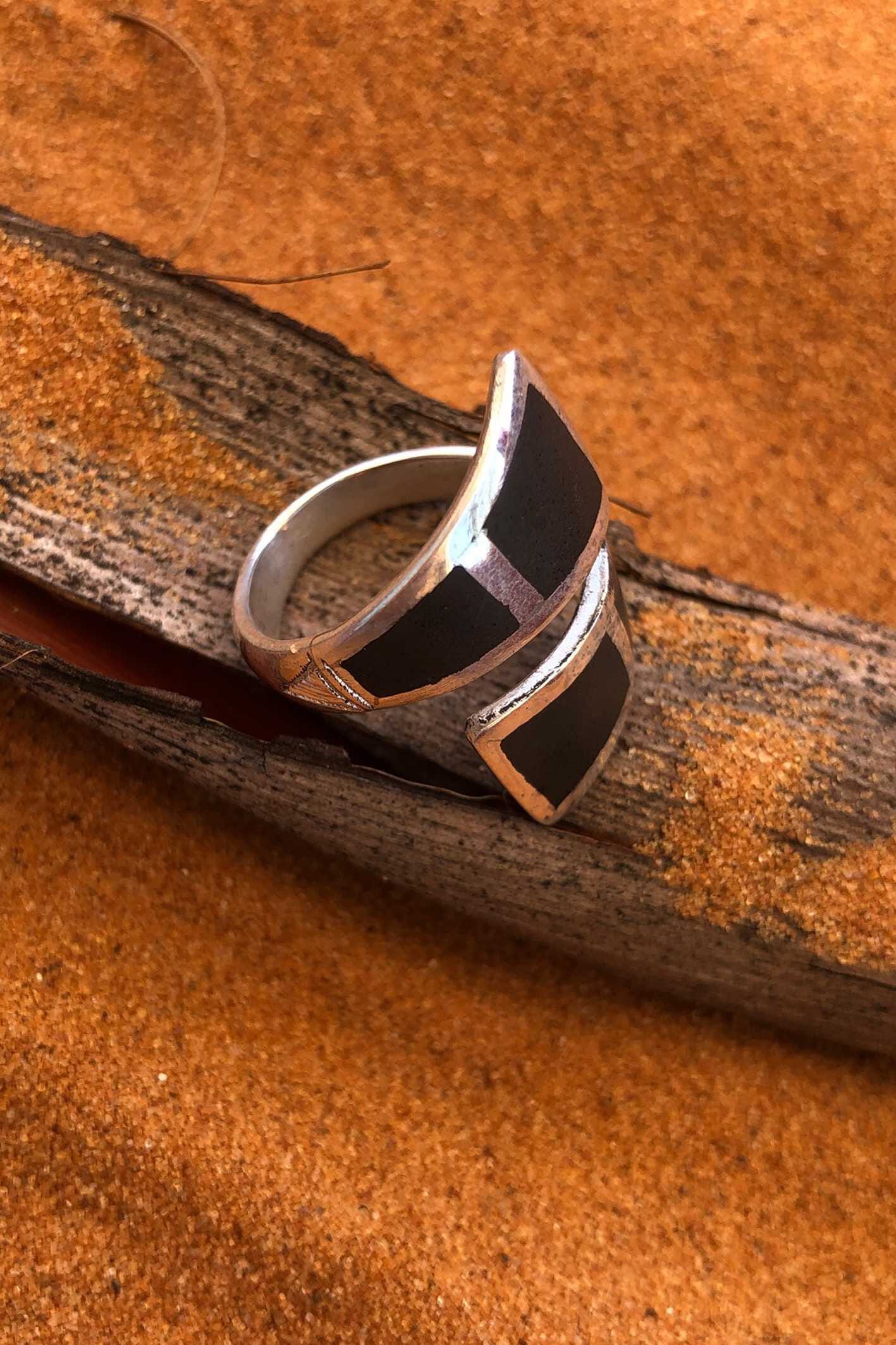 Anillo ajustable Tuareg en plata y ébano 