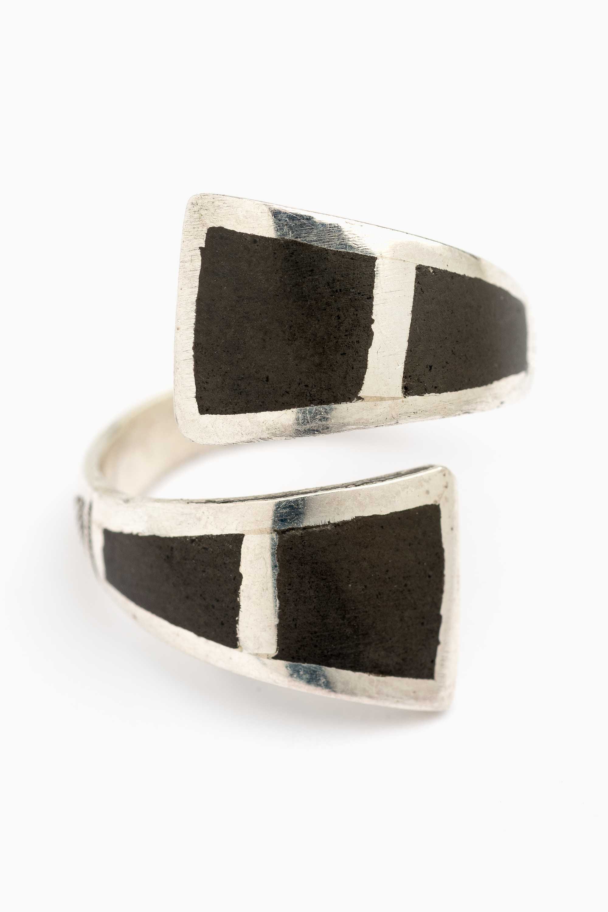 Anillo ajustable Tuareg en plata y ébano 