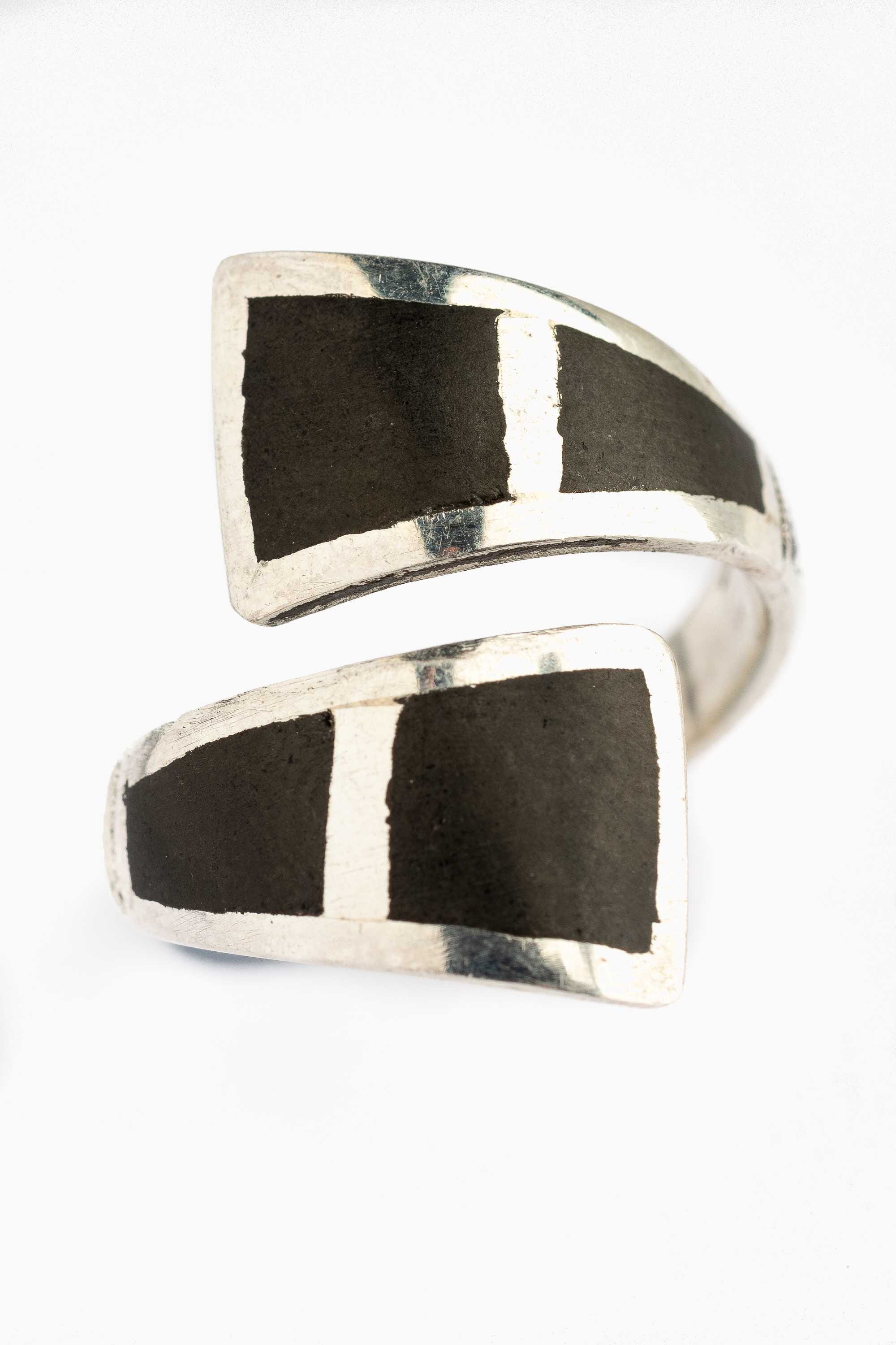 Anillo ajustable Tuareg en plata y ébano 