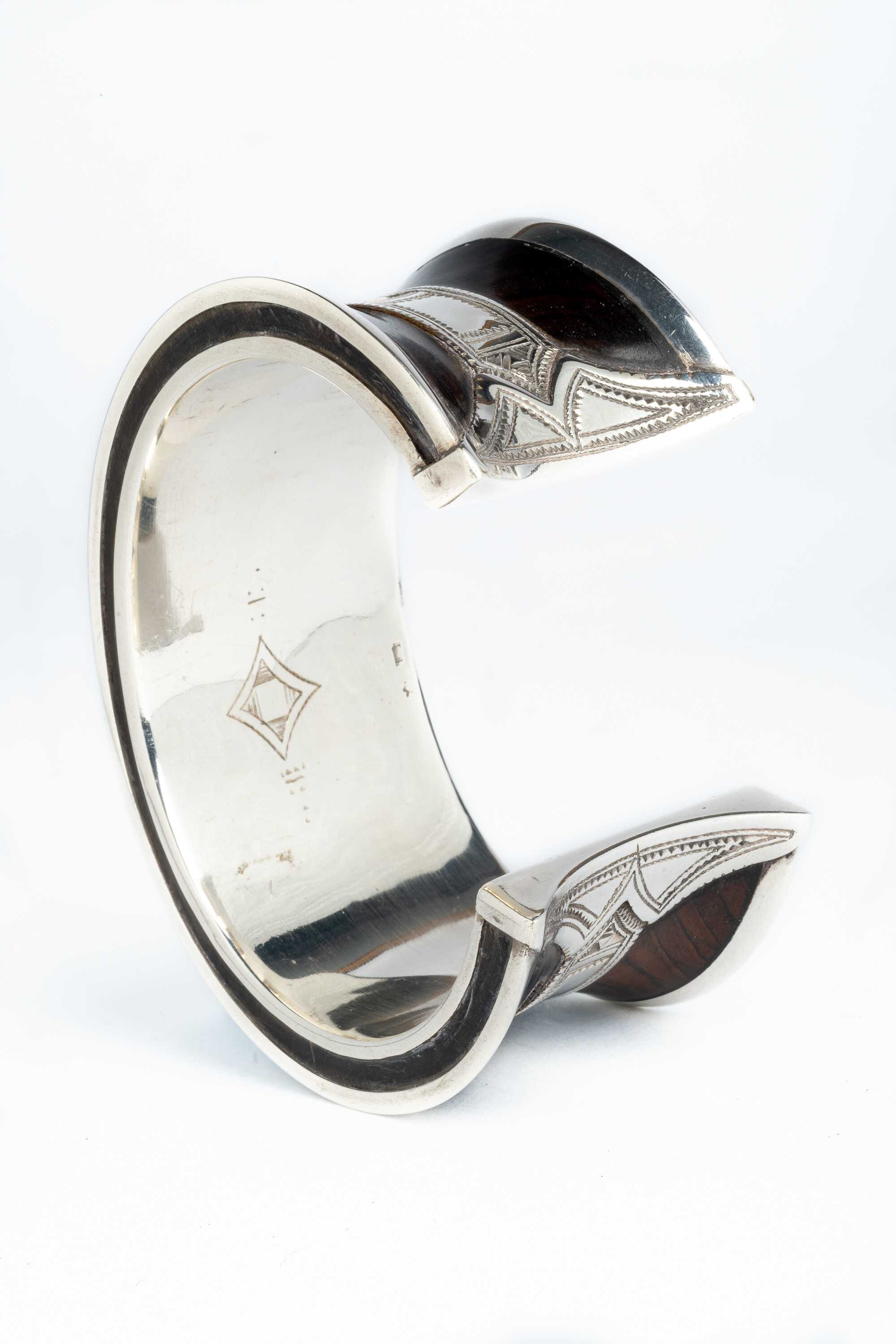 
Pulsera Tuareg en plata de ley 925 con ébano