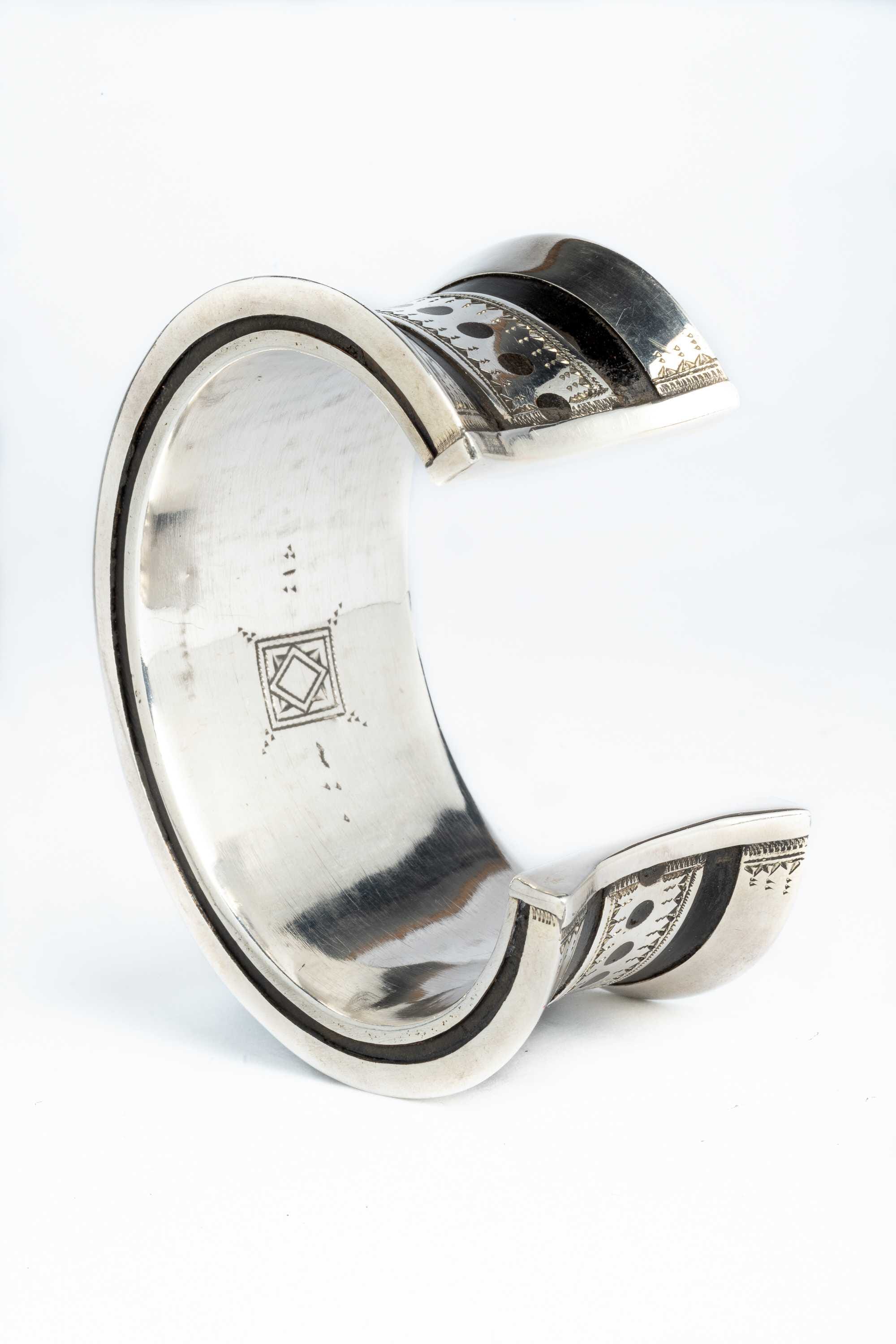 
Pulsera Tuareg en plata de ley 925 con ébano