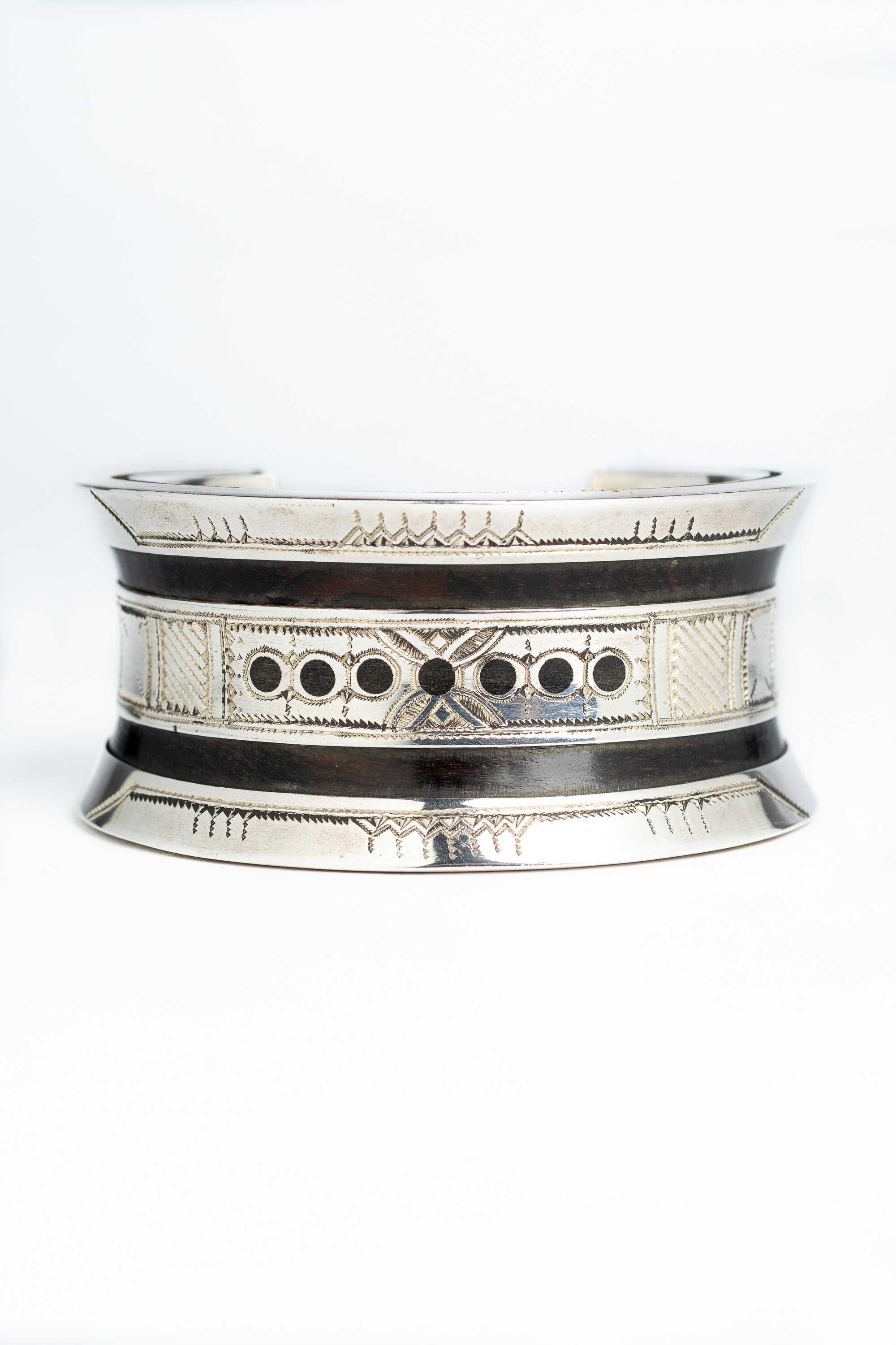 
Pulsera Tuareg en plata de ley 925 con ébano