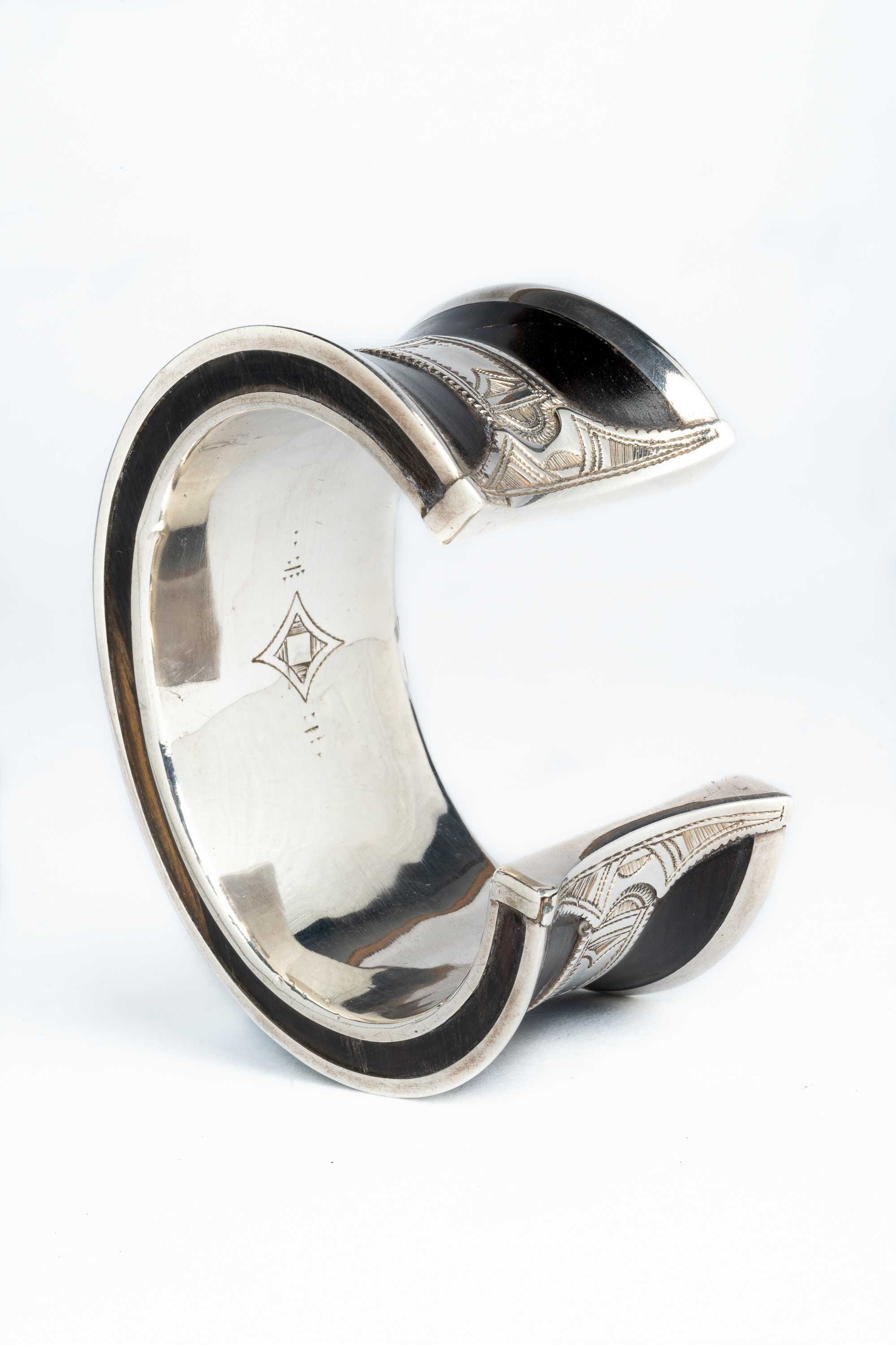 
Pulsera Tuareg en plata de ley 925 con ébano