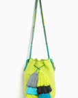 Bolso bandolera Wayuu con seis borlas