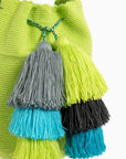 Bolso bandolera Wayuu con seis borlas