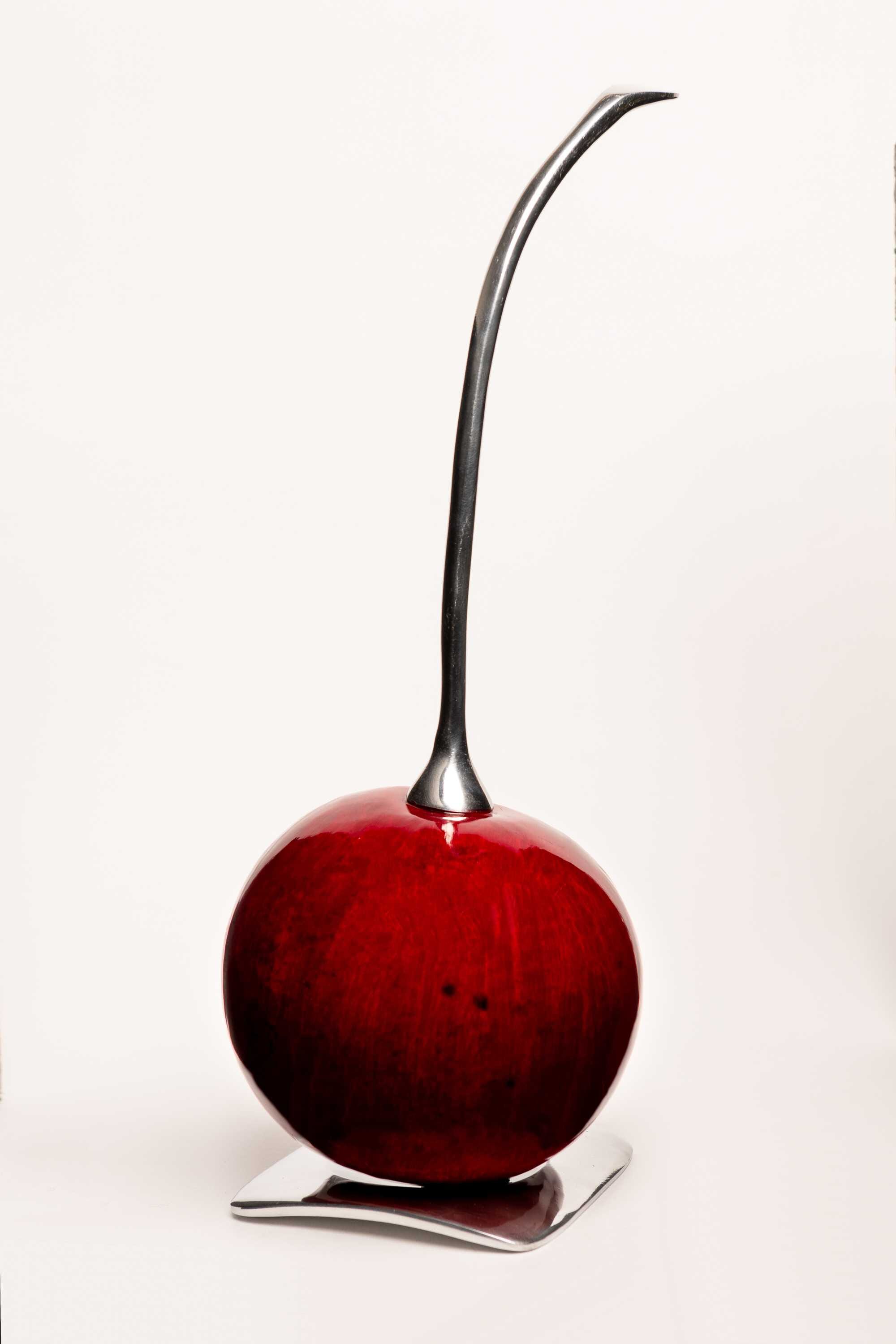 Cereza en fruto de totumo y peltre