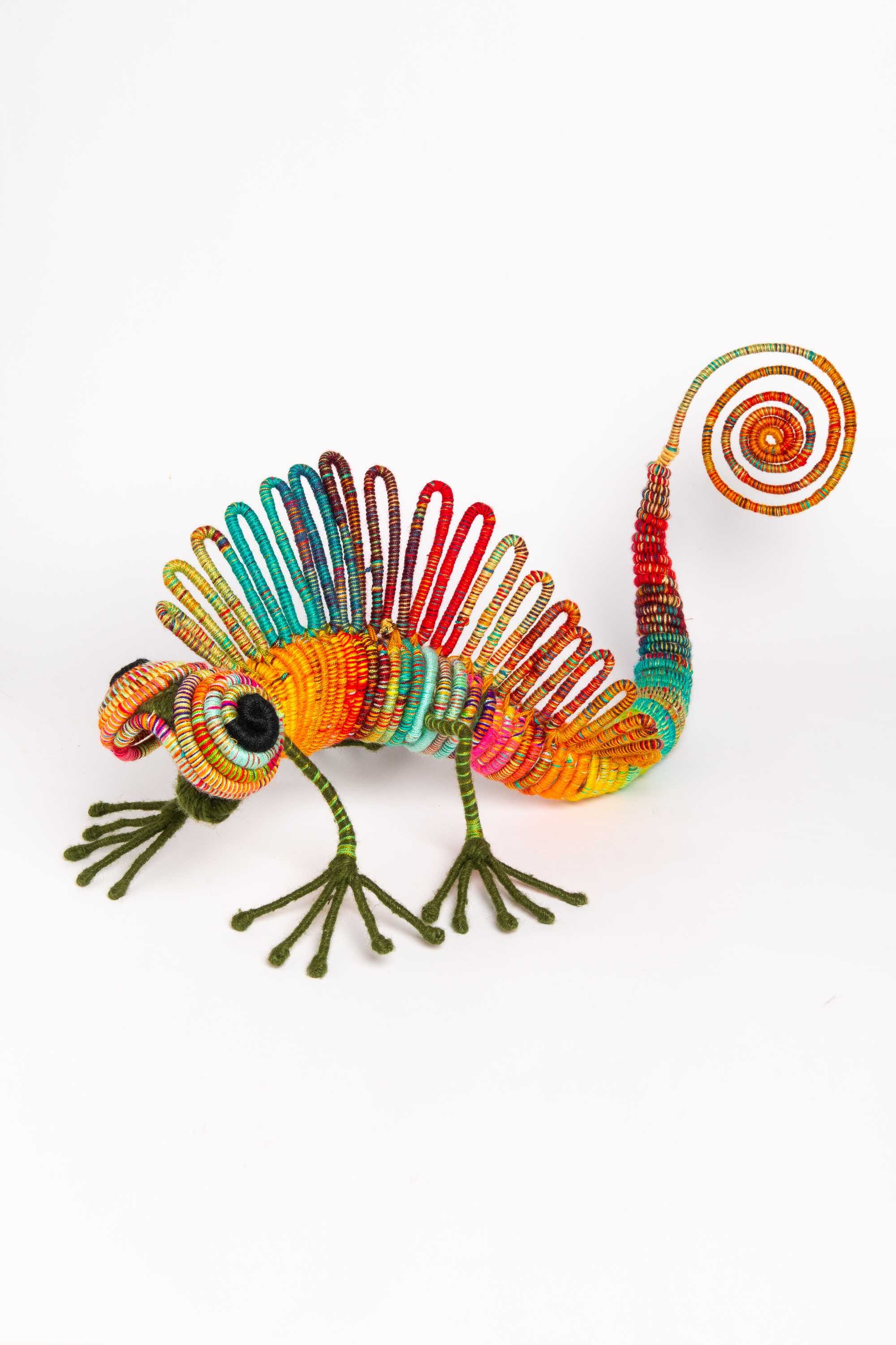 Iguana en escultura textil