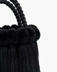 Bolso con pompones y borlas de algodón
