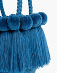 Bolso con pompones y borlas de algodón
