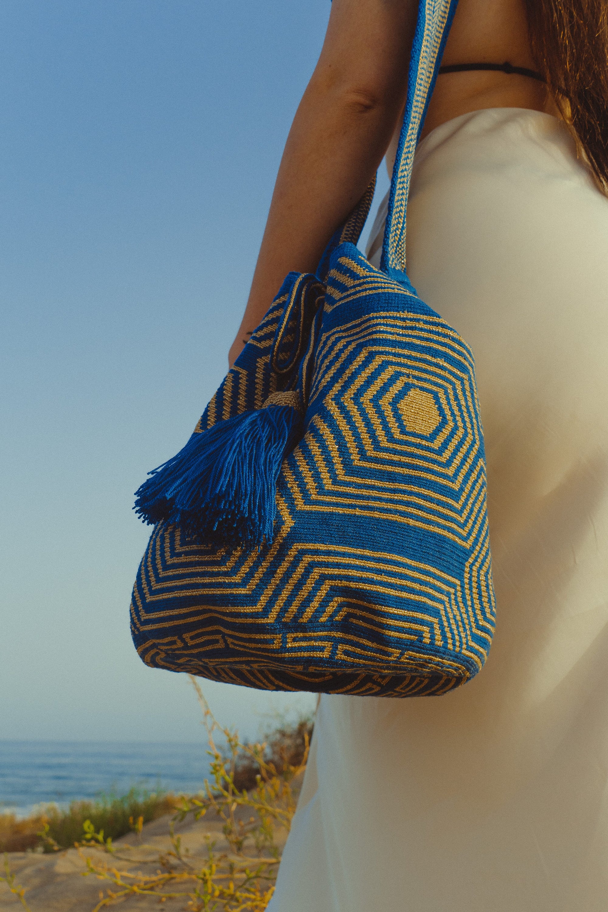 Bolso bandolera Wayuu a una hebra. 
