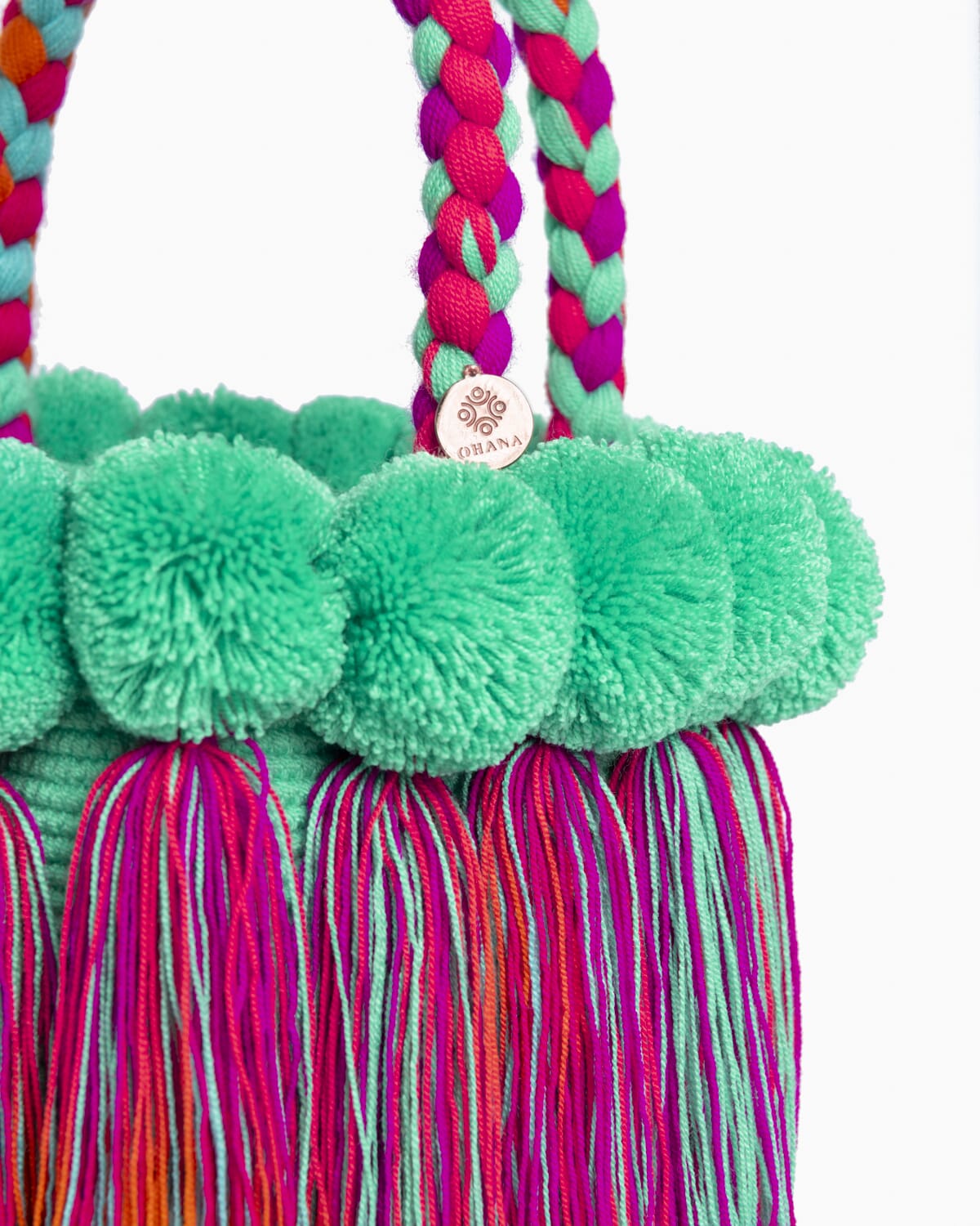 Bolso con pompones y borlas de algodón multicolor

