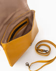 11Clutch mano en huipil y cuero