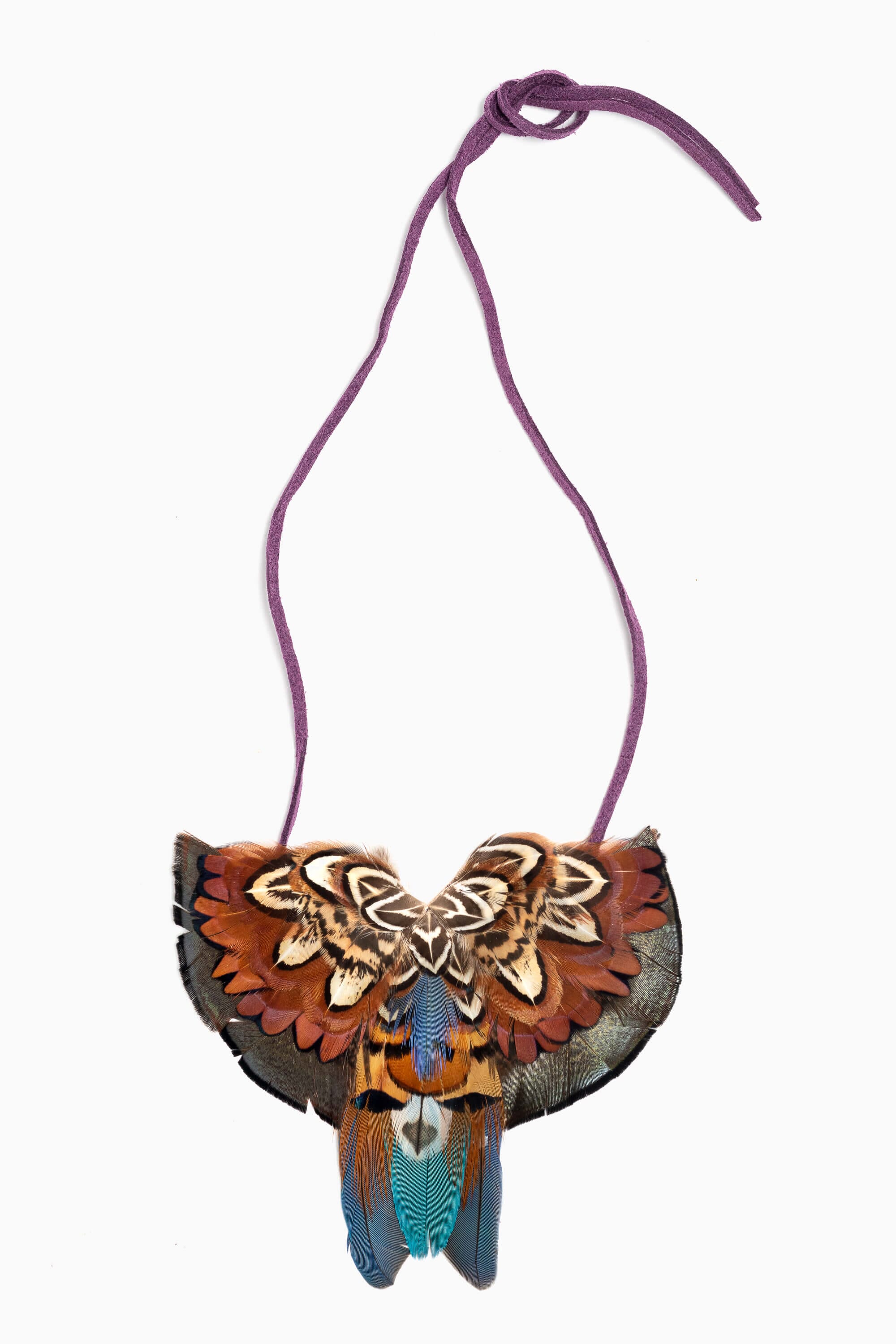 Collar con plumas