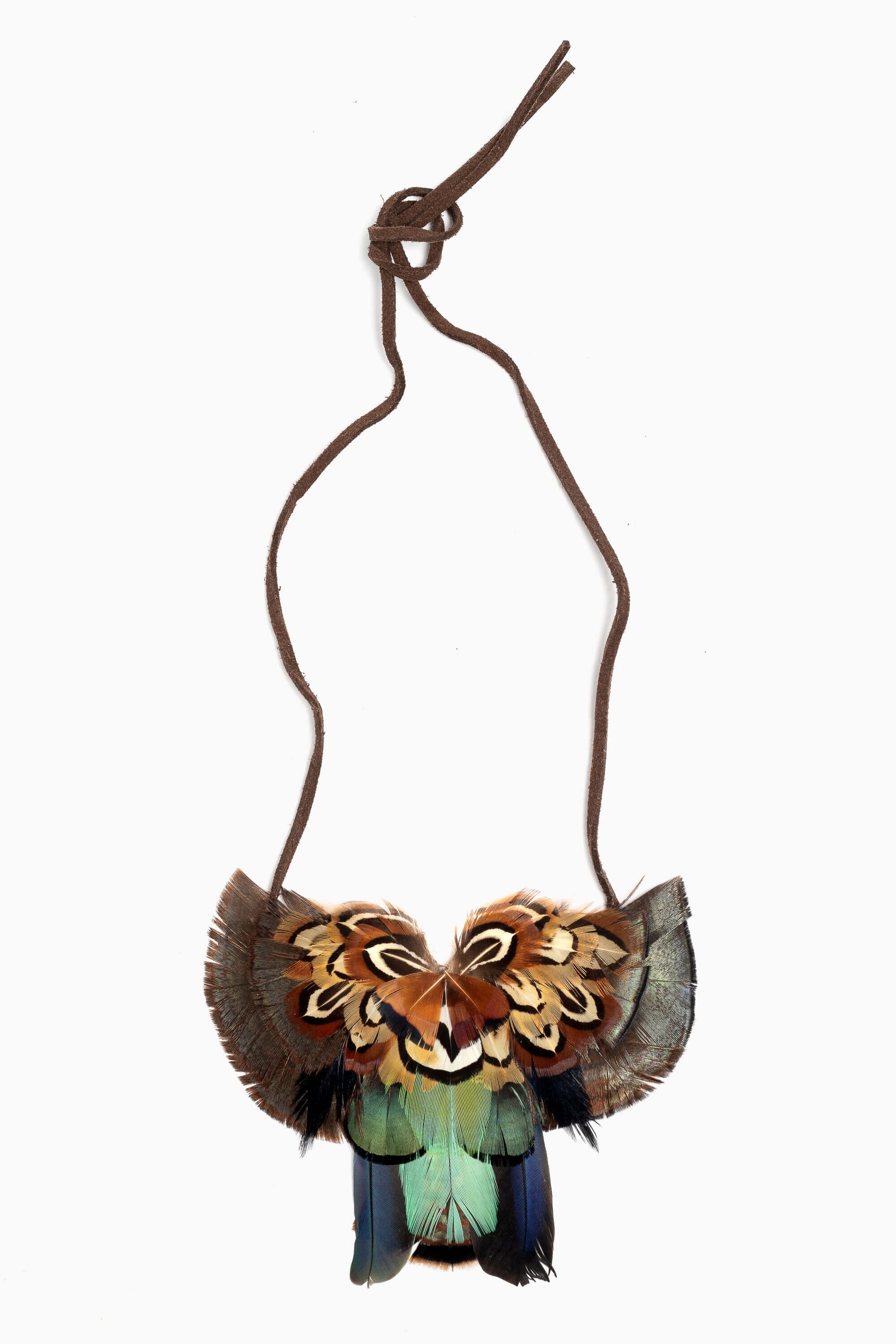 Collar con plumas