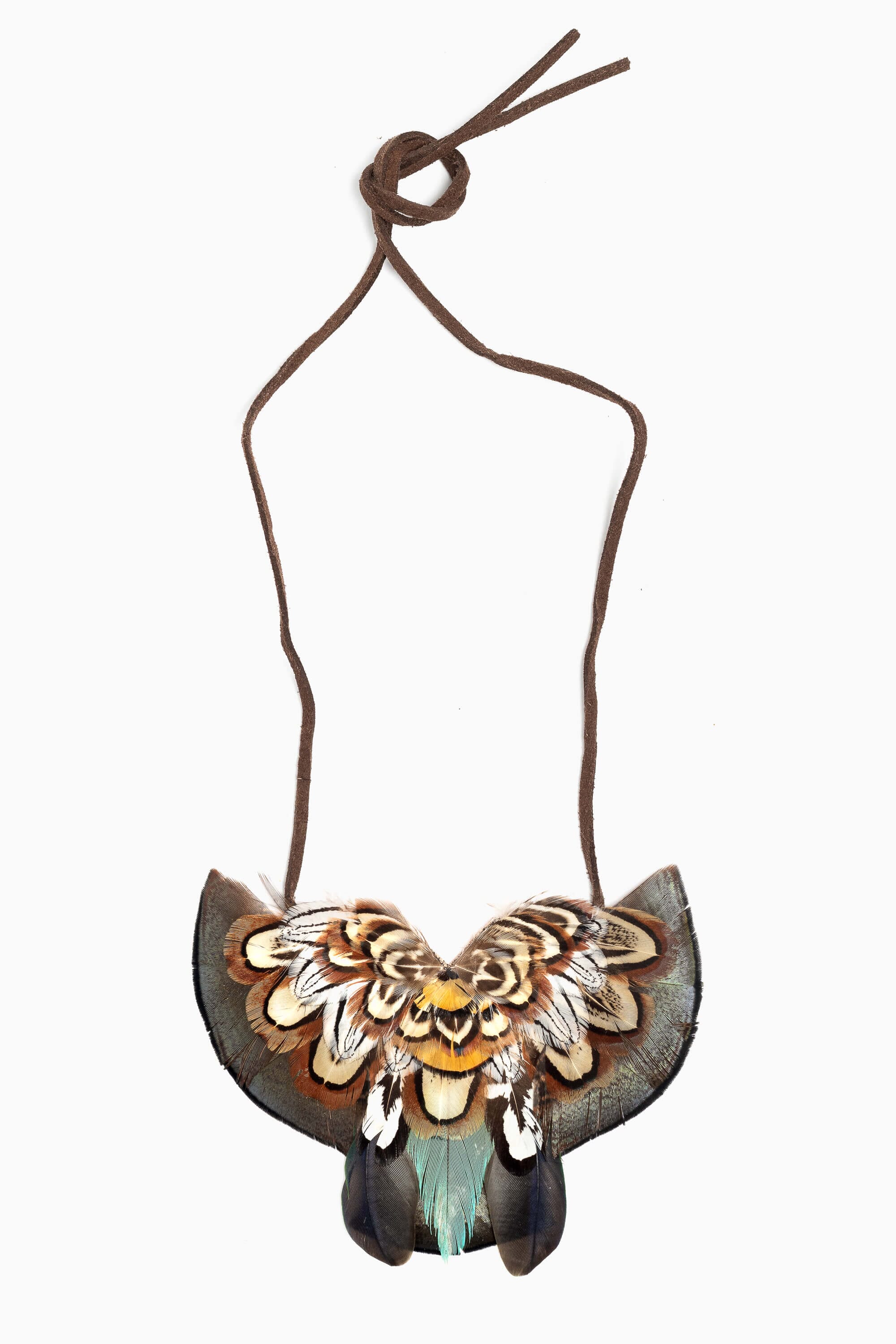 Collar con plumas