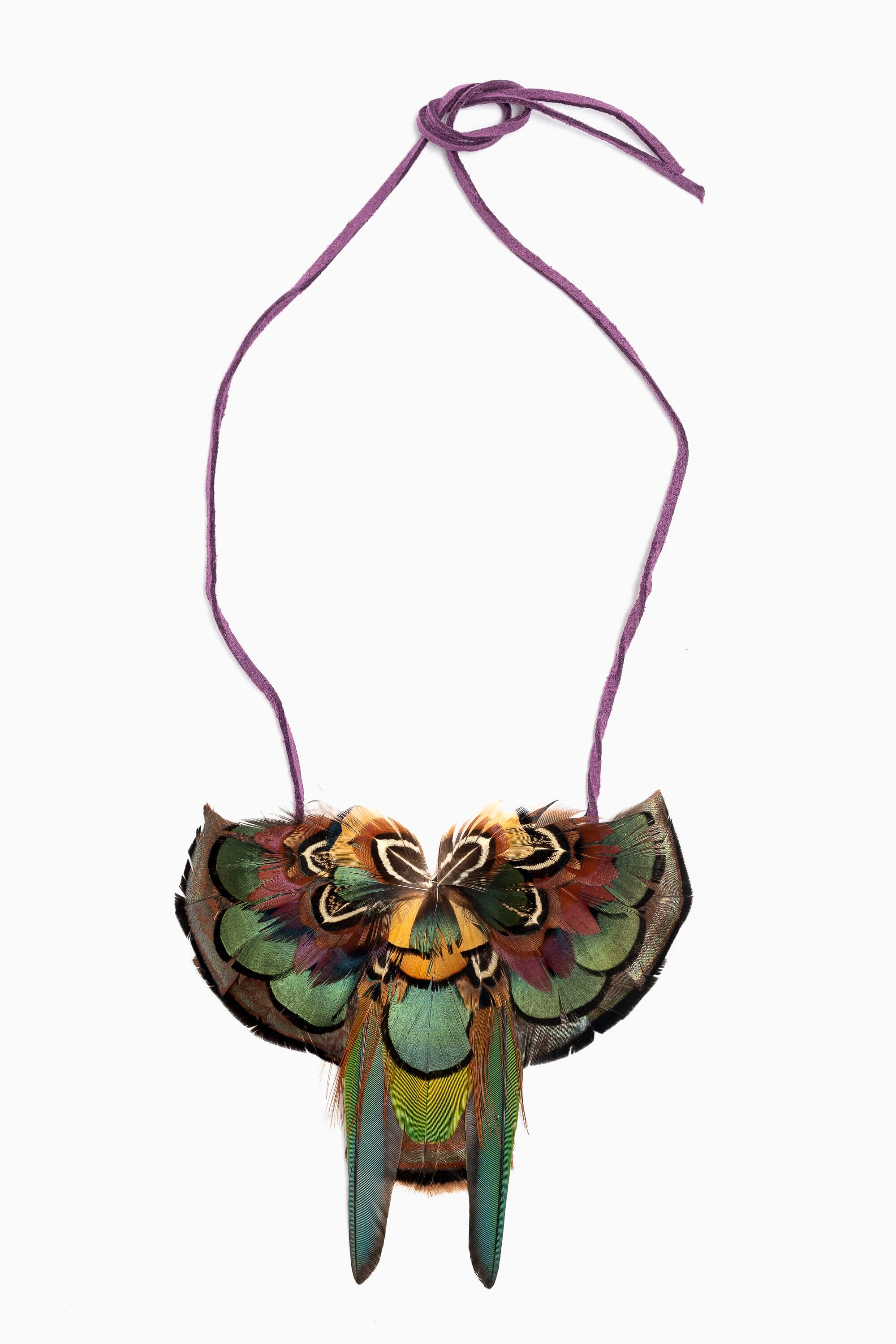 Collar con plumas